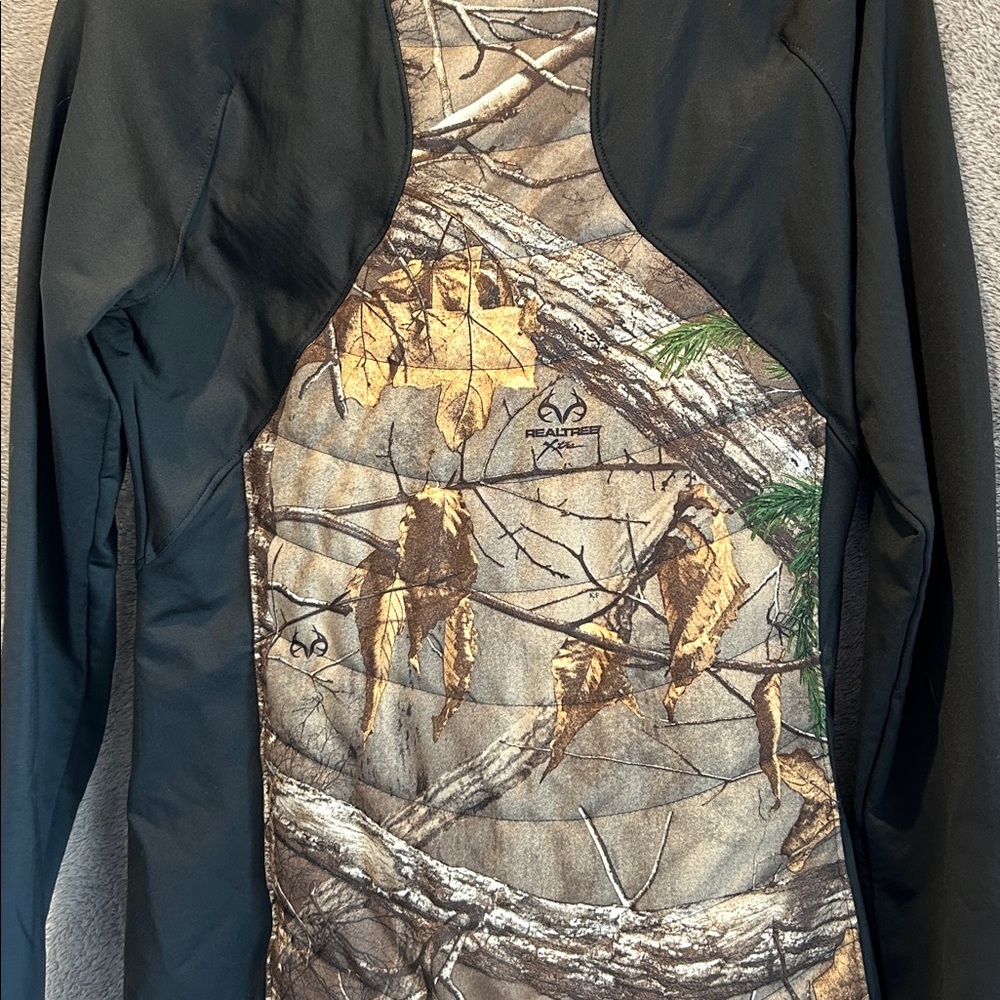 Under Armour Black and Camo Jacket with hotpink Logo - Picture 3 of 3
